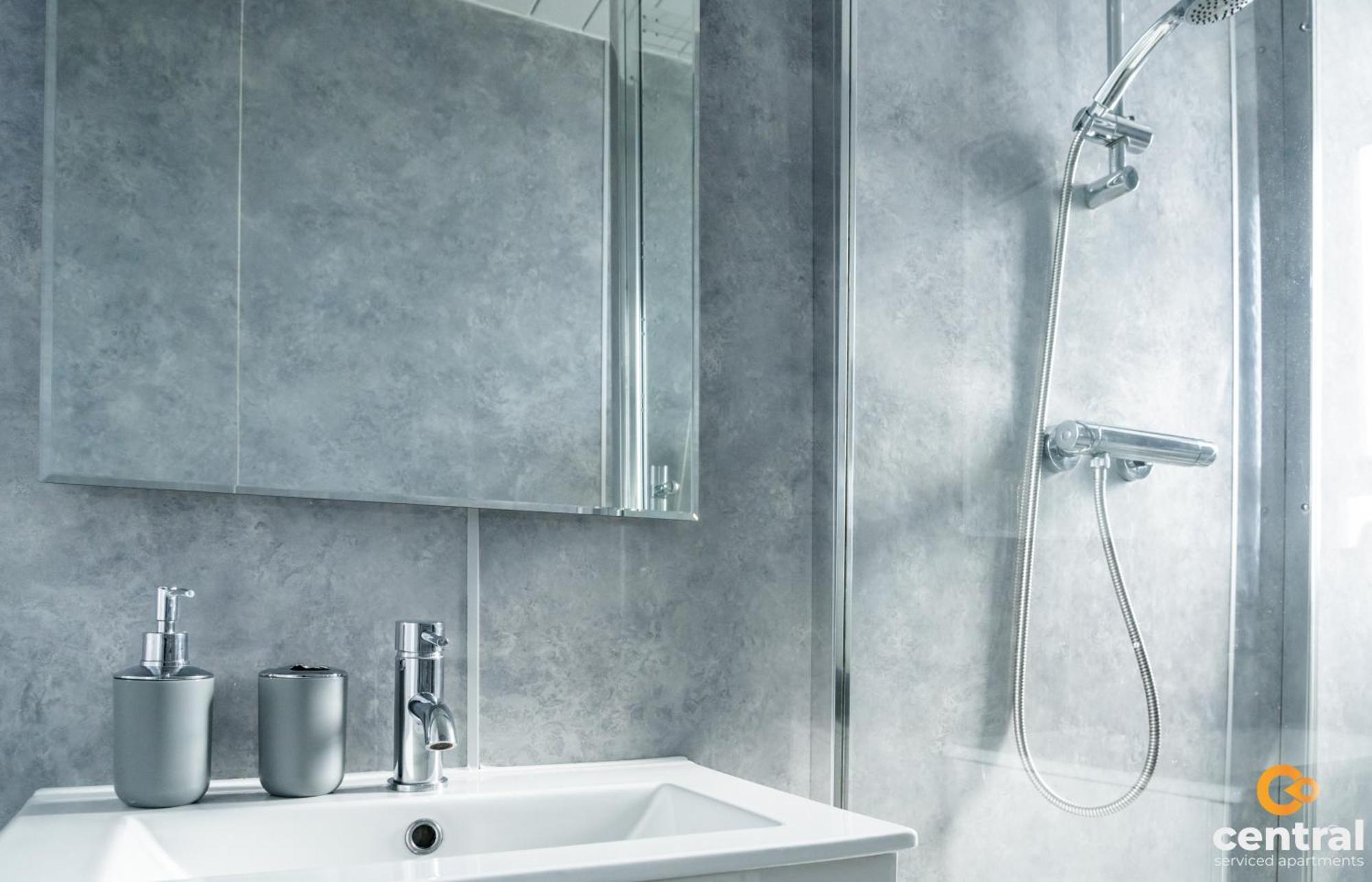 Central Serviced Apartments - 2 Bedroom - Free Street Parking - Fast Wifi - Smart Tvs In All Rooms - Ground Level - Family Neighbourhood - 3 X Double Beds - Heating 24-7 - Trade Stays - Weekly & Monthly Offers Дънди Екстериор снимка