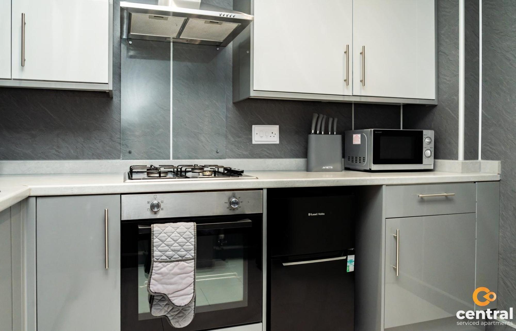 Central Serviced Apartments - 2 Bedroom - Free Street Parking - Fast Wifi - Smart Tvs In All Rooms - Ground Level - Family Neighbourhood - 3 X Double Beds - Heating 24-7 - Trade Stays - Weekly & Monthly Offers Дънди Екстериор снимка