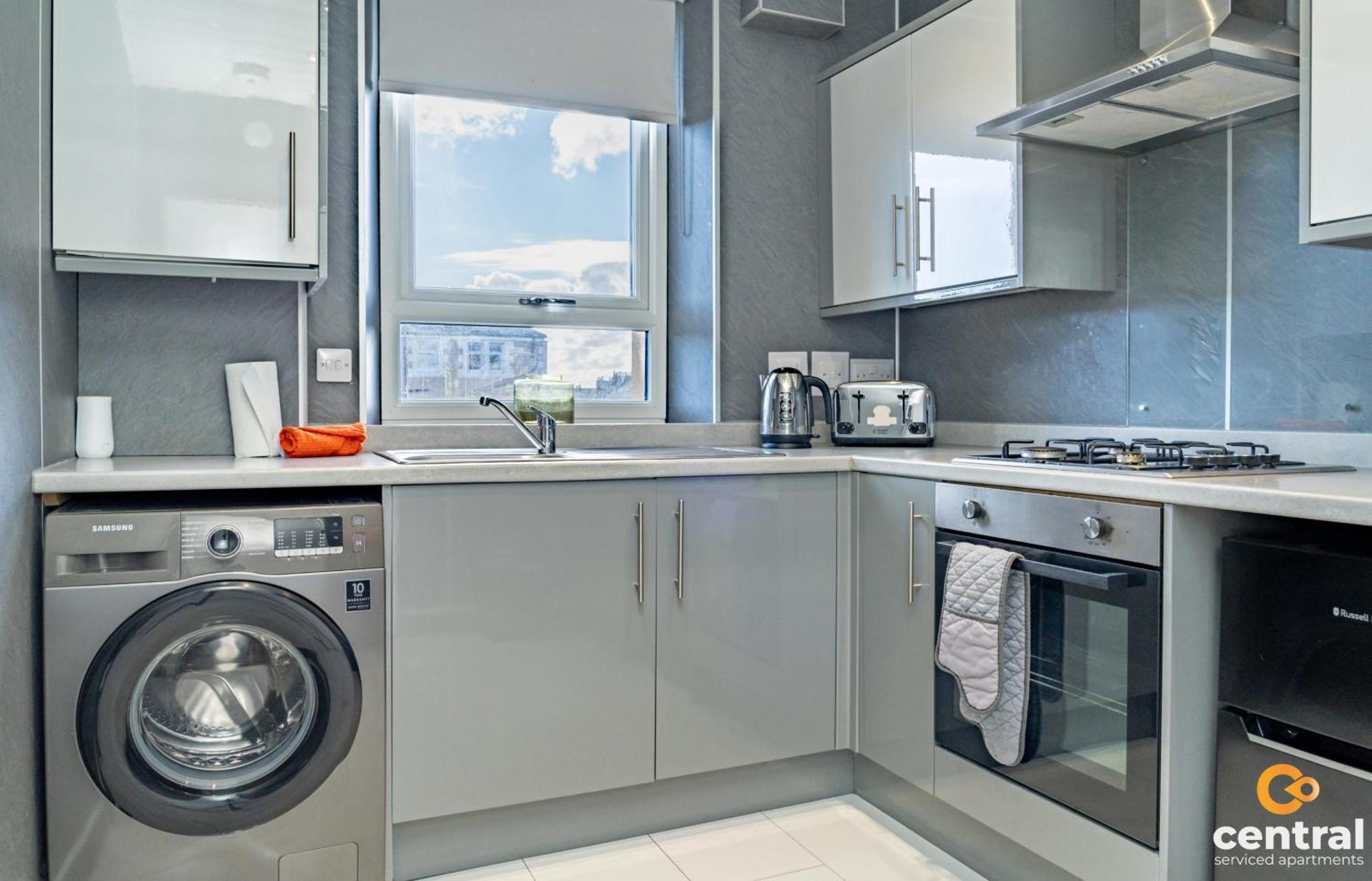 Central Serviced Apartments - 2 Bedroom - Free Street Parking - Fast Wifi - Smart Tvs In All Rooms - Ground Level - Family Neighbourhood - 3 X Double Beds - Heating 24-7 - Trade Stays - Weekly & Monthly Offers Дънди Екстериор снимка