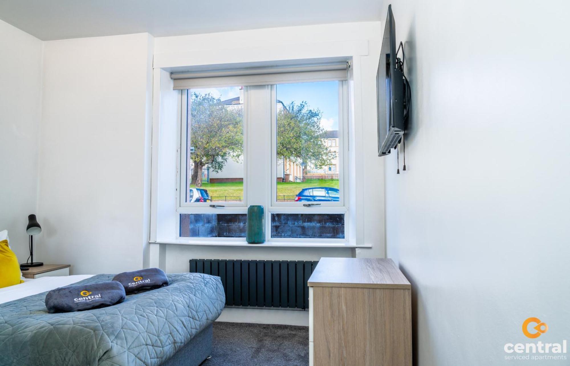 Central Serviced Apartments - 2 Bedroom - Free Street Parking - Fast Wifi - Smart Tvs In All Rooms - Ground Level - Family Neighbourhood - 3 X Double Beds - Heating 24-7 - Trade Stays - Weekly & Monthly Offers Дънди Екстериор снимка