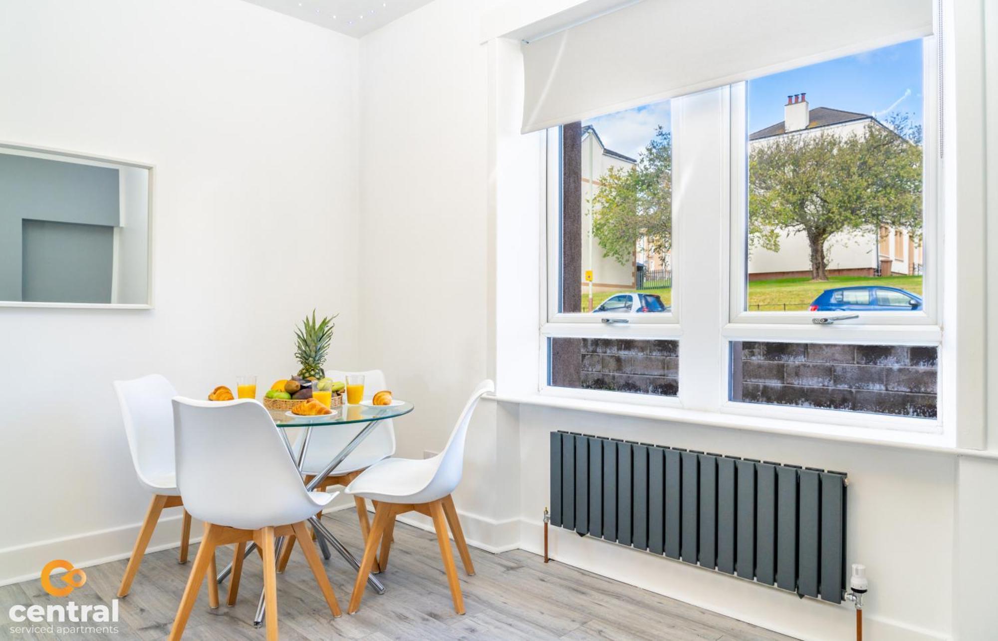 Central Serviced Apartments - 2 Bedroom - Free Street Parking - Fast Wifi - Smart Tvs In All Rooms - Ground Level - Family Neighbourhood - 3 X Double Beds - Heating 24-7 - Trade Stays - Weekly & Monthly Offers Дънди Екстериор снимка