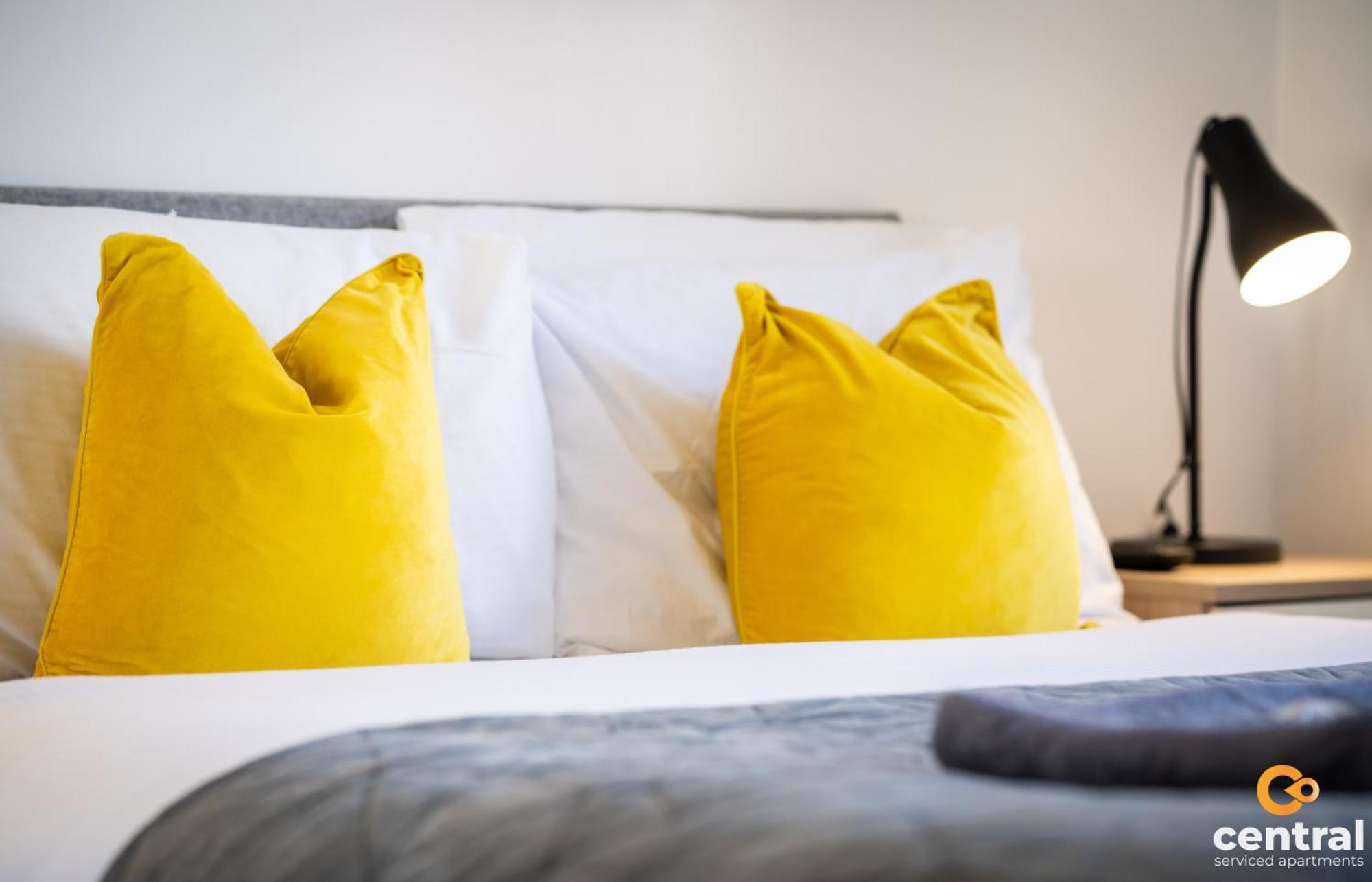 Central Serviced Apartments - 2 Bedroom - Free Street Parking - Fast Wifi - Smart Tvs In All Rooms - Ground Level - Family Neighbourhood - 3 X Double Beds - Heating 24-7 - Trade Stays - Weekly & Monthly Offers Дънди Екстериор снимка