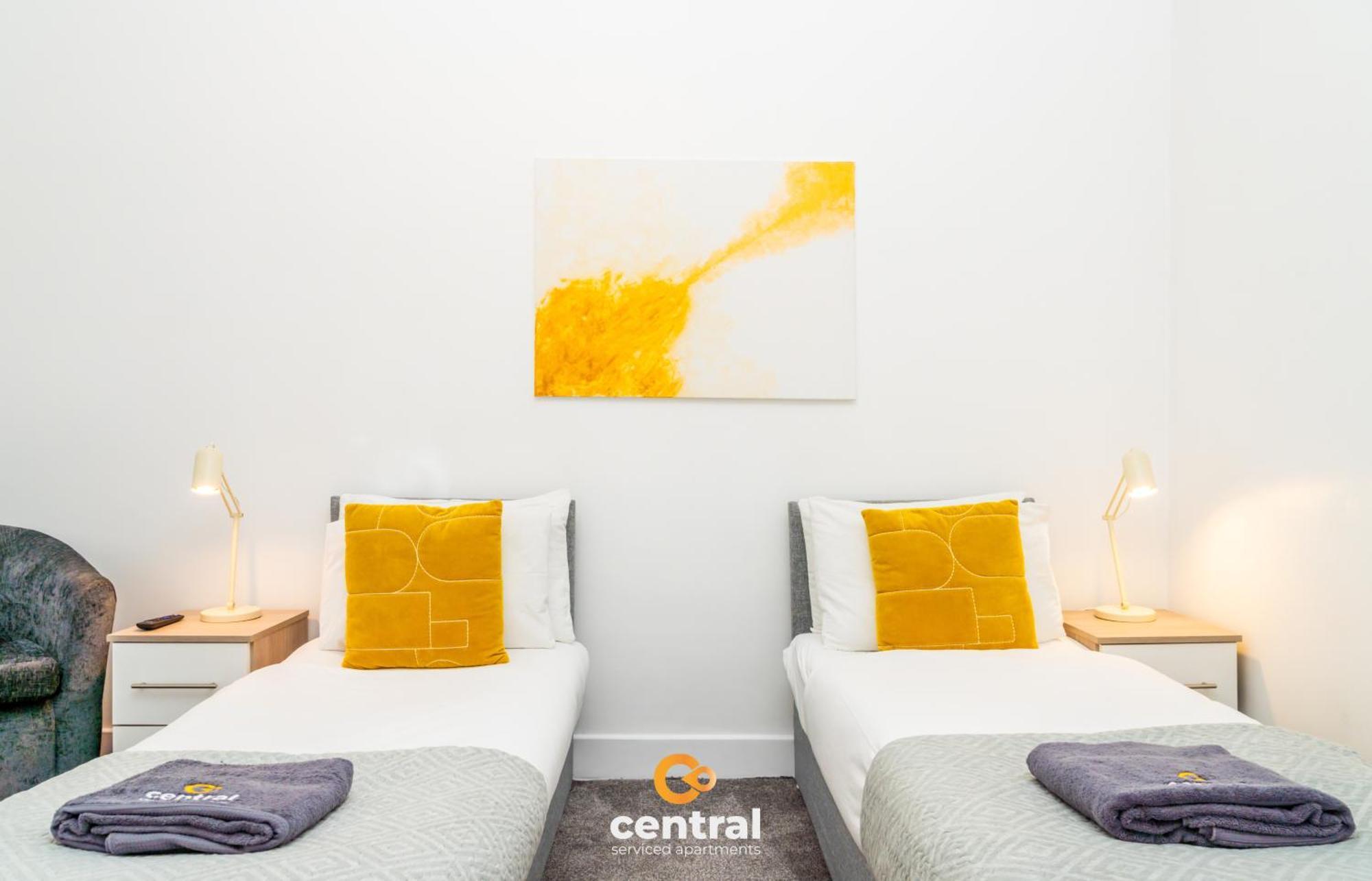 Central Serviced Apartments - 2 Bedroom - Free Street Parking - Fast Wifi - Smart Tvs In All Rooms - Ground Level - Family Neighbourhood - 3 X Double Beds - Heating 24-7 - Trade Stays - Weekly & Monthly Offers Дънди Екстериор снимка