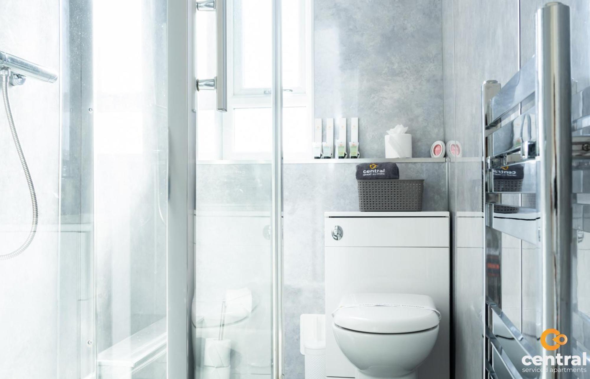 Central Serviced Apartments - 2 Bedroom - Free Street Parking - Fast Wifi - Smart Tvs In All Rooms - Ground Level - Family Neighbourhood - 3 X Double Beds - Heating 24-7 - Trade Stays - Weekly & Monthly Offers Дънди Екстериор снимка