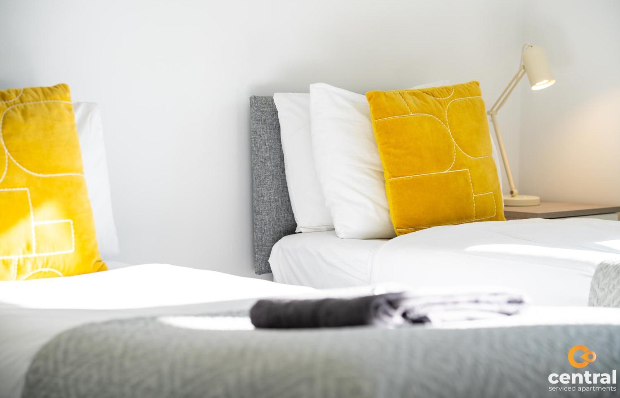 Central Serviced Apartments - 2 Bedroom - Free Street Parking - Fast Wifi - Smart Tvs In All Rooms - Ground Level - Family Neighbourhood - 3 X Double Beds - Heating 24-7 - Trade Stays - Weekly & Monthly Offers Дънди Екстериор снимка